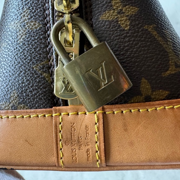 100% Authentic Louis Vuitton Monogram Alma Handbag - Picture 9 of 16